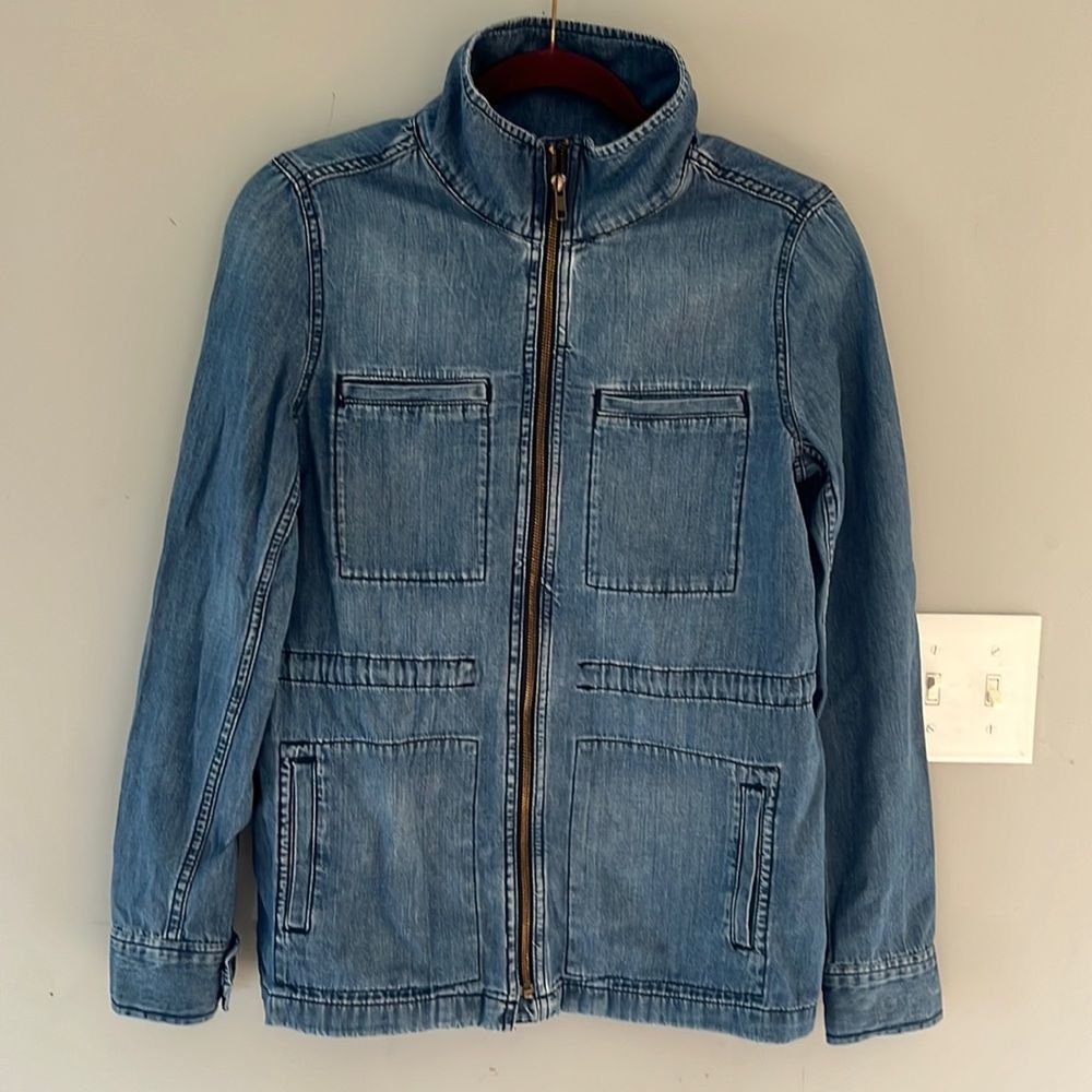 GAP- Denim jacket 💙 size Small